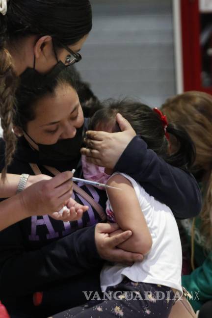 En Saltillo, costó vacuna para niños un día de sueldo a sus padres, ante falta injustificada en sus trabajos