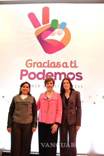 $!Al evento de Torreón acudió la presidenta honoraria del DIF Coahuila, Liliana Salinas, (izq) y Paola Rodríguez, presidenta honoraria de Inspira Coahuila (der).