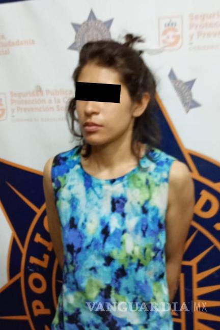 Detienen a mujer por abandonar a su hijo de dos años en la puerta de una casa en Nuevo León