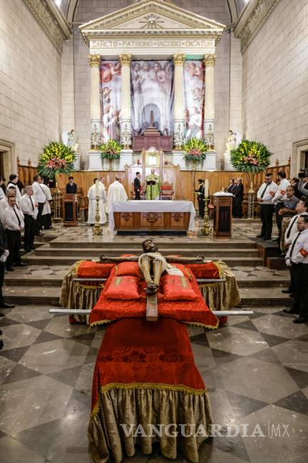 $!Devotos de diversas regiones acudieron al inicio del novenario en Saltillo.