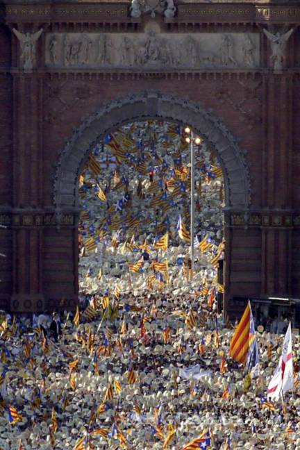 $!Miles se manifiestan en Cataluña por la independencia