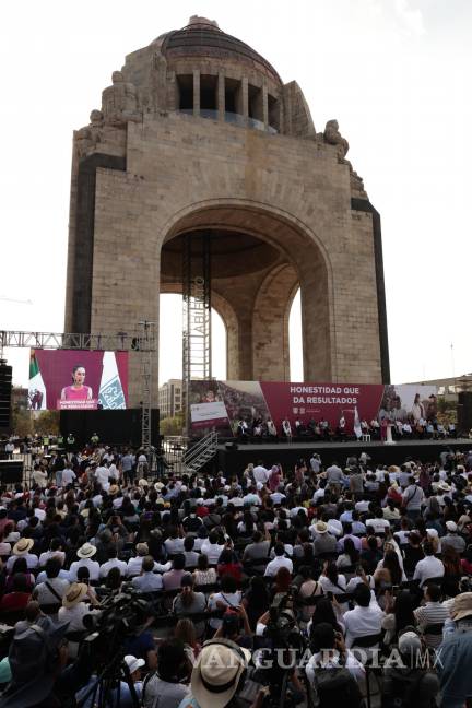 $!Sheinbaum se dio este jueves su último baño de masas para despedirse del cargo antes de buscar la presidencia de México, en un acto en el que repasó los que consideró los mayores logros de su mandato.