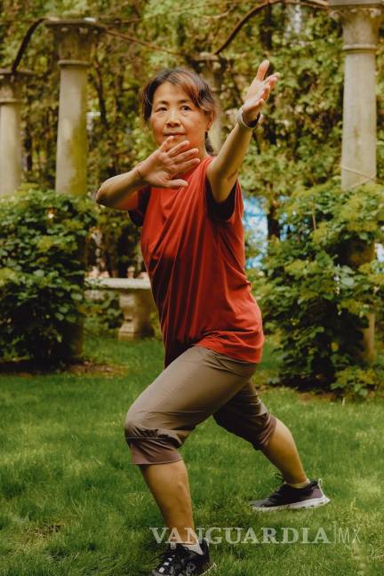 $!El taichí es uno de los ejercicios más populares del mundo y es muy eficaz para entrenar el equilibrio, la movilidad y la respiración.