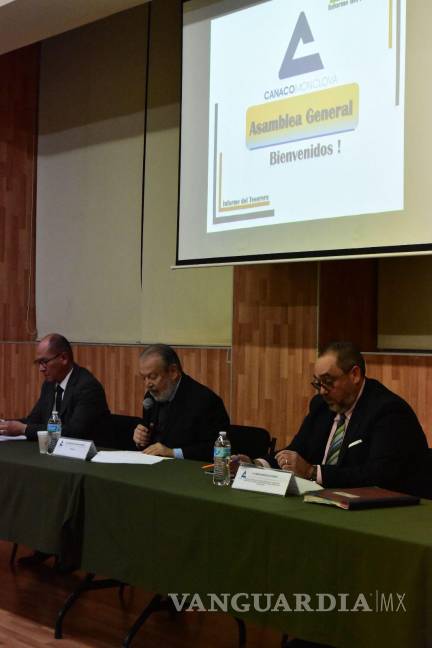 $!Dirigentes de la CANACO Monclova durante la renovación de su Mesa Directiva.