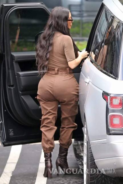 $!Anahí critica a Kim Kardashian por abusar de cirugías