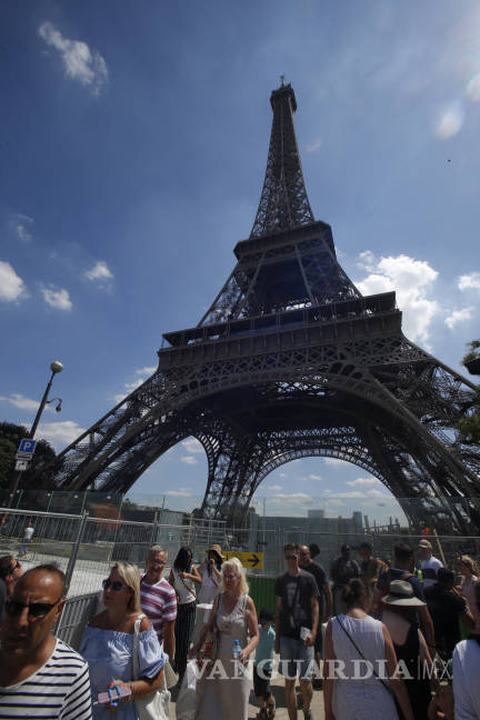 $!Turistas están frustrados por cierre de la torre Eiffel a causa de huelga