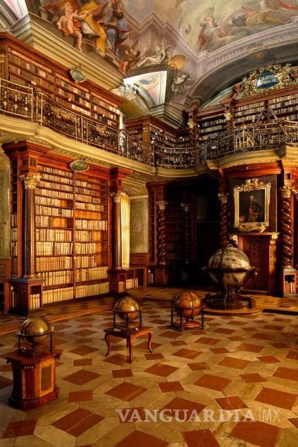 $!Biblioteca Klementinum en Praga es considerada la más bella del mundo