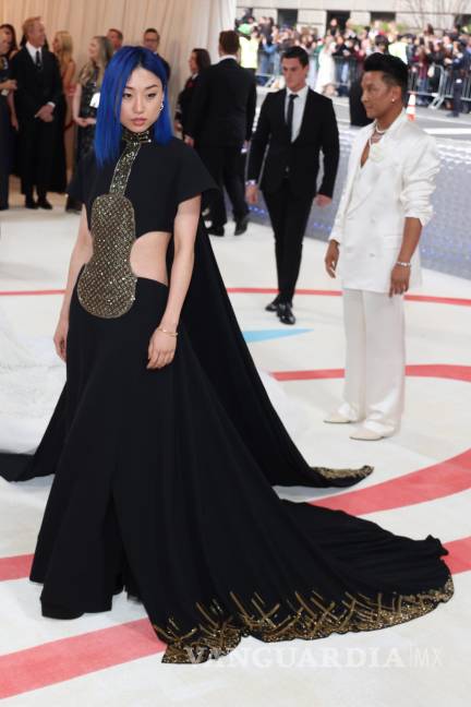 $!Margaret Zhang, la editora de Vogue China, llega a la alfombra de la Met Gala.