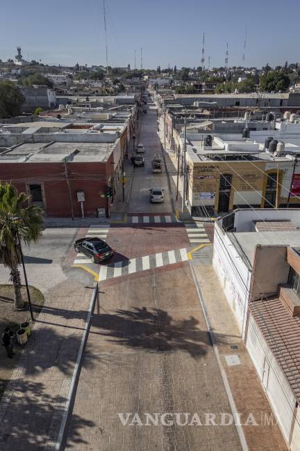 $!Aguas de Saltillo (AGSAL) informó que ha enviado pipas de agua a la zona debido a la baja presión, y se comprometió a atender los casos donde aún persista la falta de suministro.