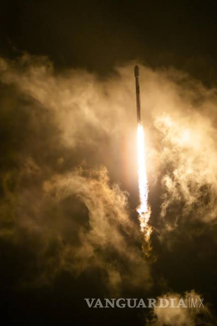 $!Despegue del satélite Sentinel-6B a bordo de un cohete Falcon 9 de SpaceX en el Complejo de Lanzamiento de la Base de la Fuerza Espacial Vandenberg, California.