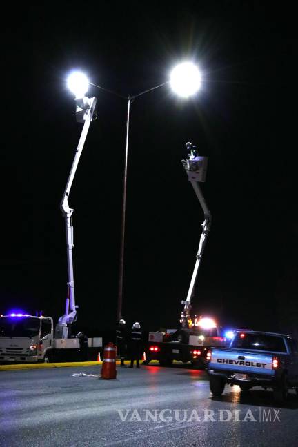$!El Alcalde destacó que una mejor iluminación representa más seguridad para peatones, automovilistas y familias.