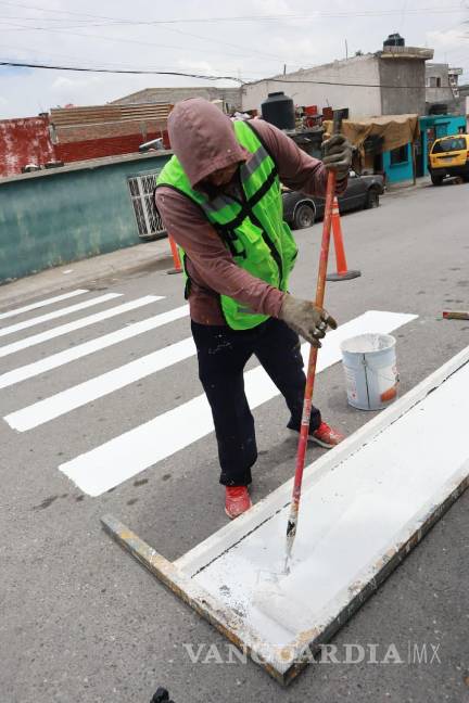 $!El programa “Colonias al 100” habilitó pasos peatonales en Valle de San Antonio, promoviendo mayor seguridad vial y facilitando el acceso al Centro Comunitario del sector.