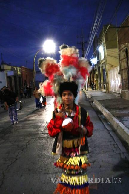 $!Peregrinos muestran actos de entrega y agradecimiento durante la jornada religiosa.