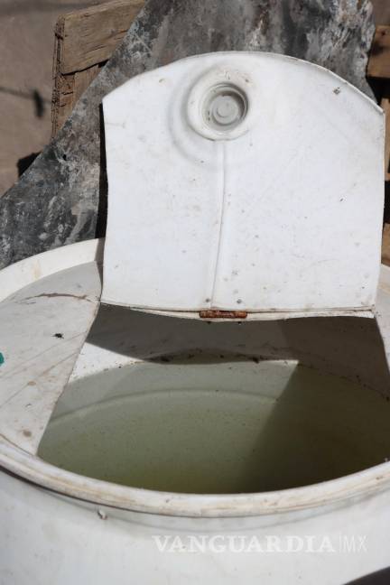$!Así es el Día Mundial del Agua en periferia de Saltillo: se bañan, lavan y beben cada tres días