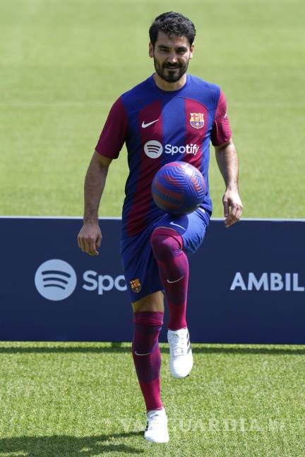 $!Con la playera blaugrana enfundada, Ilkay se presentó en el Camp Nou para dar sus primeros pasos como jugador del Barcelona.