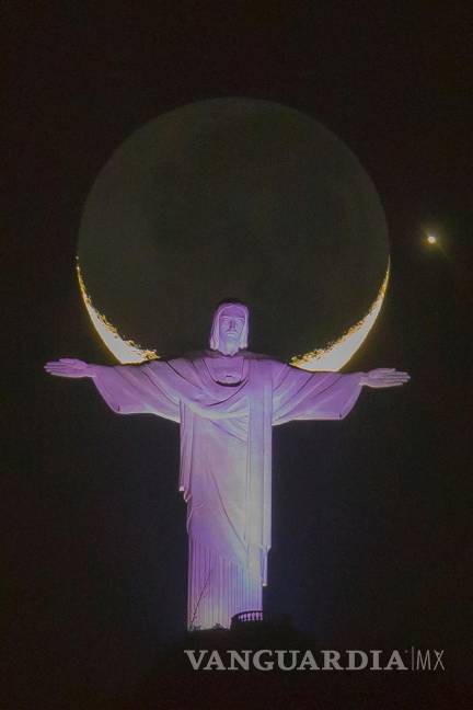 $!Fotografía de archivo fechada el 8 de septiembre de 2013 que muestra la estatua del Cristo Redentor frente a la luna y junto al planeta Venus, en Río de Janeiro (Brasil). EFE