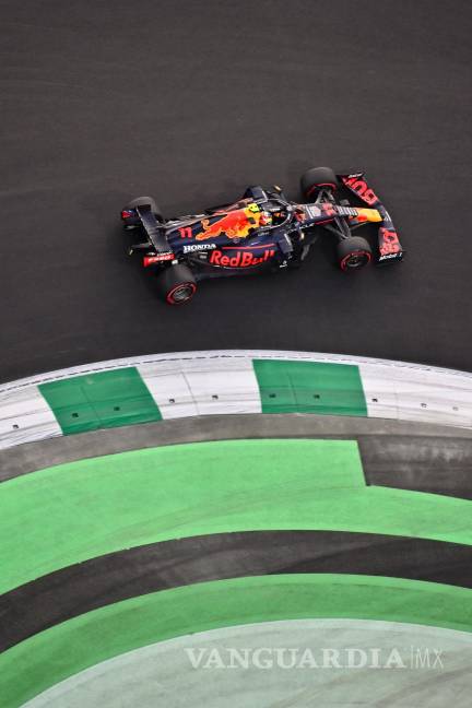 $!El mexicano Sergio Pérez (Red Bull) marcó el tercer tiempo, a 529 milésimas de su compañero neerlandés.