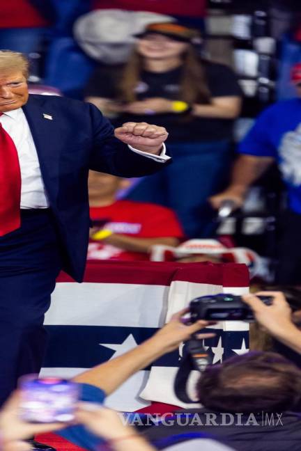 $!El expresidente estadounidense y actual candidato presidencial republicano Donald Trump celebra un mitin de campaña en Reading, Pensilvania.