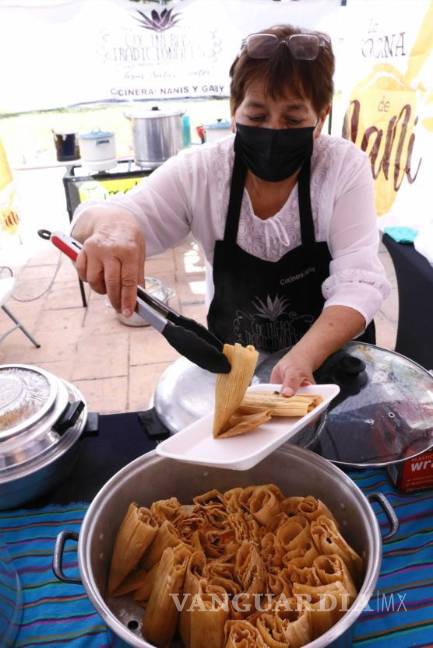 $!Variedades como mole, huitlacoche, choriqueso y champiñones con queso forman parte del menú que se ofrece durante la temporada.