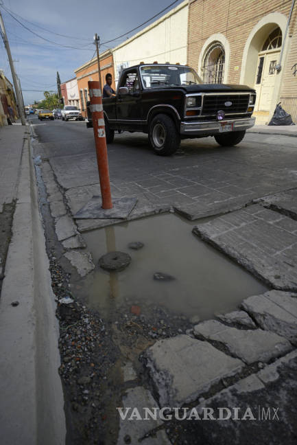 $!Destruida y descuidada se encuentra la calle General Cepeda del centro histórico de Saltillo