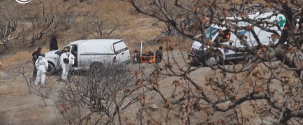 Hallan 48 bolsas con restos humanos en una fosa clandestina en Zapopan, Jalisco; continúan los trabajos forenses mientras el IJCF prepara la inhumación de 800 cuerpos sin identificar.