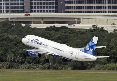 Un vuelo de JetBlue que viajaba de Cancún, Quintana Roo, en México a New Jersey, Estados Unidos, tuvo que aterrizar de emergencia en Tampa, Florida