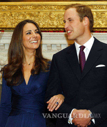 $!¿Por qué el Príncipe William no usa un anillo de bodas, pero su esposa Kate Middleton sí lo hace?