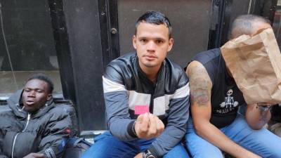 Migrantes fueron encontrados viviendo en un sótano de un negocio en Queens, Nueva York.
