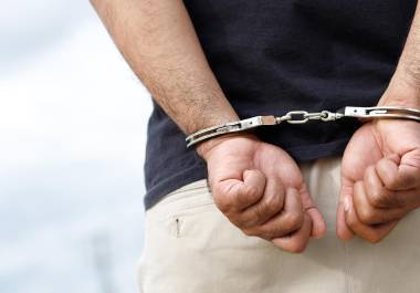 Dos cateos simultáneos en Gustavo A. Madero e Iztapalapa derivaron en la detención de cinco personas, entre el presunto dirigente.