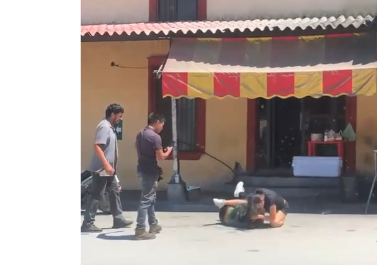 La discusión escaló hasta llegar a los golpes frente al establecimiento.