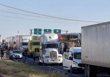 Bloqueo en la carretera federal 45 que va de Guanajuato a Irapuato.