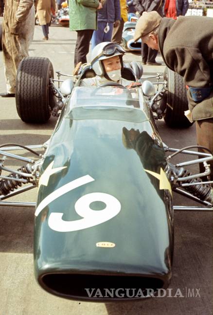 $!Muere John Surtees, único piloto en ganar títulos mundiales de F1 y motociclismo