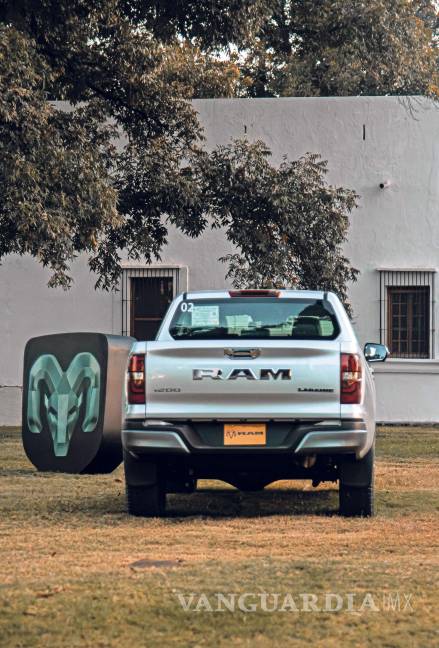 $!Motor 2.0 turbo de respuesta sólida y configuración orientada a carga, manteniendo la esencia de una pick-up de trabajo real.