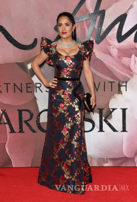 Salma Hayek Presume Un Gucci Con Escote En Los BFA