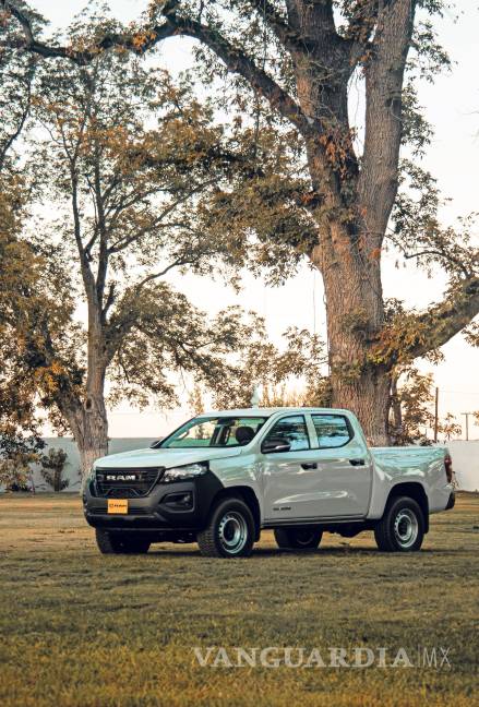 $!Cabina amplia y equilibrada, con tecnología centrada en el conductor y operación intuitiva desde su pantalla de 10 pulgadas.