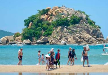 El superávit de la balanza turística cedió 8.3 por ciento en febrero y ligó su tercera caída a tasa anual para colocarse en 2 mil 213 millones de dólares.