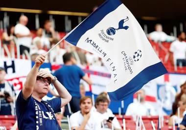 Cuando se rebasa la pasión y no hay castigo, las expresiones de odio y racismo suelen aparecer en estadios de todo el mundo, temas en que la FIFA y los clubes involucrados han puesto la lupa.