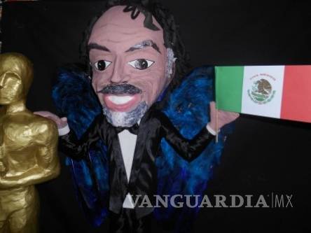$!Aparecen piñatas de 'El Chapo' y Kate del Castillo
