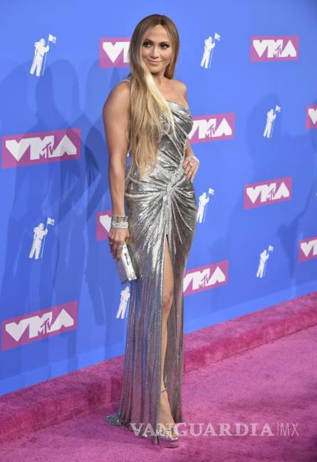 $!Para los Premios MTV Jennifer Lopez usó casi 2 mdd en diamantes