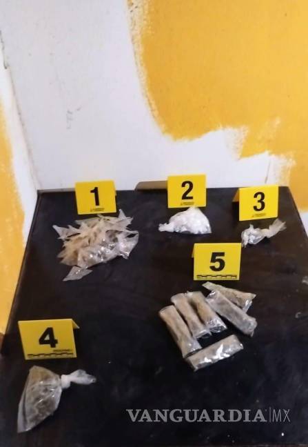 Decomisan drogas en cateo a bares en el centro de Monterrey