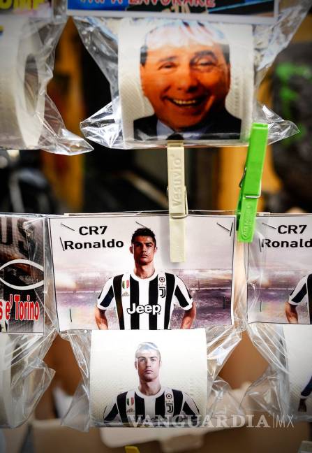 $!Aficionados del Napoli se 'limpiarán' con la cara de Cristiano Ronaldo