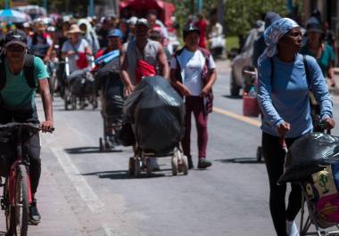 Un grupo de aproximadamente 200 personas en situación migrante cruzan Oaxaca, a pesar de la alerta por el huracán ‘John’ que, actualmente, es categoría 2.