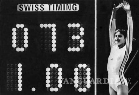 $!La pizarra no alcanzó para plasmar el 10 que se ganó Nadia Comaneci en 1976. (FOTO: INTERNET)