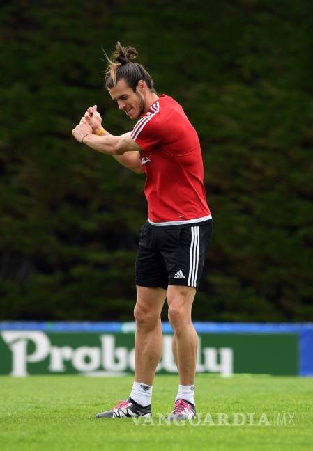 $!En medio de los rumores sobre su salida del Real Madrid, Gareth Bale se ocupa en el deporte de sus amores... ¿el golf?