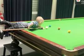 Jude Owens realizó un primer truco, llamado “pool bank shot” con tan solo dos años y 302 días y otro llamado “snooker double pot” con a la edad dos años y 261 días