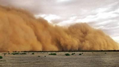 El fenómeno del que hablamos es una masa de aire muy seca y cargada de polvo que se forma sobre el desierto del Sahara.