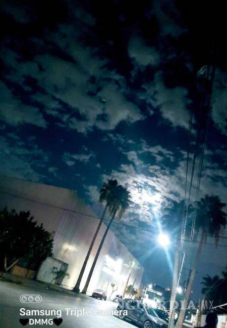 $!Conductor capta ‘OVNI de Torreón’ con la cámara de su celular; comparte imagen en redes sociales