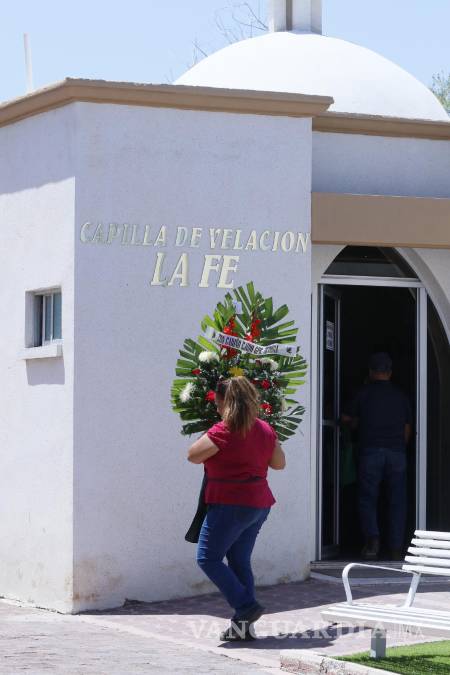 $!La velación de los mineros fallecidos se realizó en dos funerarias separadas.