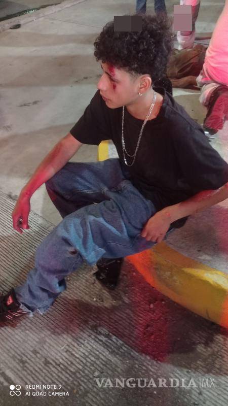 $!Autoridades de Tránsito Municipal investigan el lugar del accidente en busca de pistas sobre el vehículo responsable.