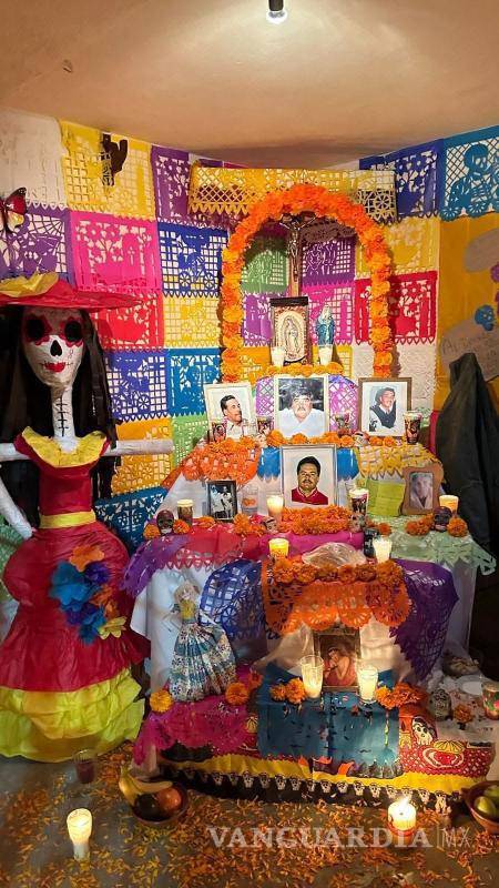 $!La tradición familiar comenzó como homenaje a otros fallecidos, incluyendo tíos y abuelos.